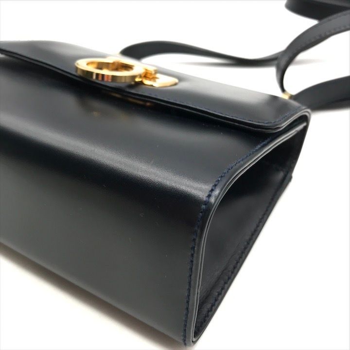 美品 Ferragamo フェラガモ ガンチーニ 斜め掛け ショルダー バッグ レザー ブラック レディース k3991 FERRAGAMO - 美品 Ferragamo フェラガモ ガンチーニ 斜め掛け