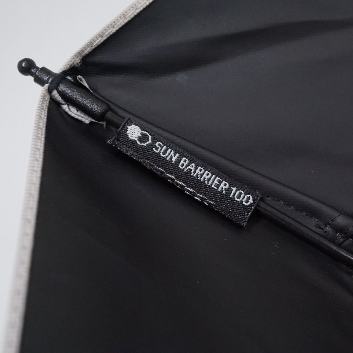 サンバリア100 完全遮光折日傘 USED美品 3段折 コンビ モスグレー moku