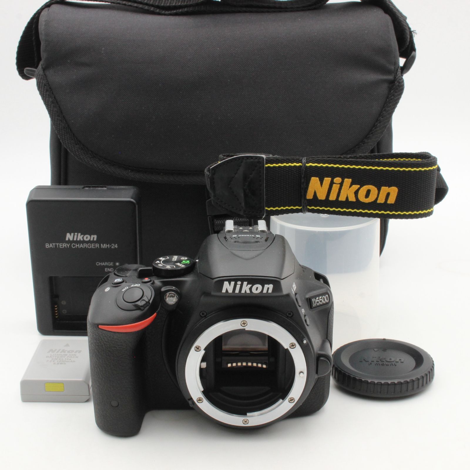ショット数4787 Nikon ニコン D5500 ボディ デジタル 一眼レフ カメラ nikon バックおまけ 89008