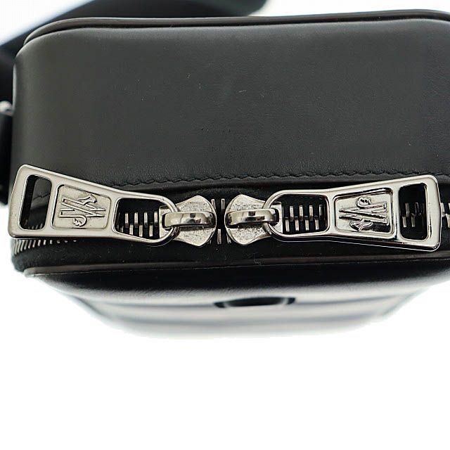 MONCLER モンクレール　バーティカル　ショルダー　バッグ MONCLER モンクレール ショルダーバッグ VERTICAL CROSSBODY