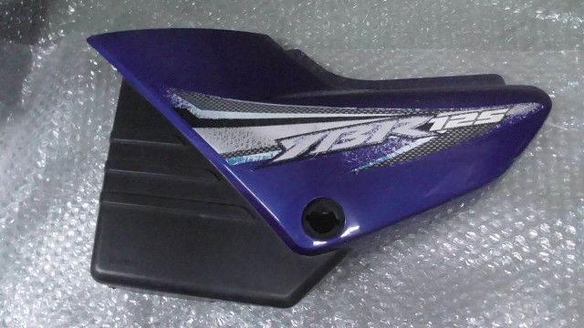 YBR125 LBPPCJLA060146xxx の ボディカバー 左 1757386195