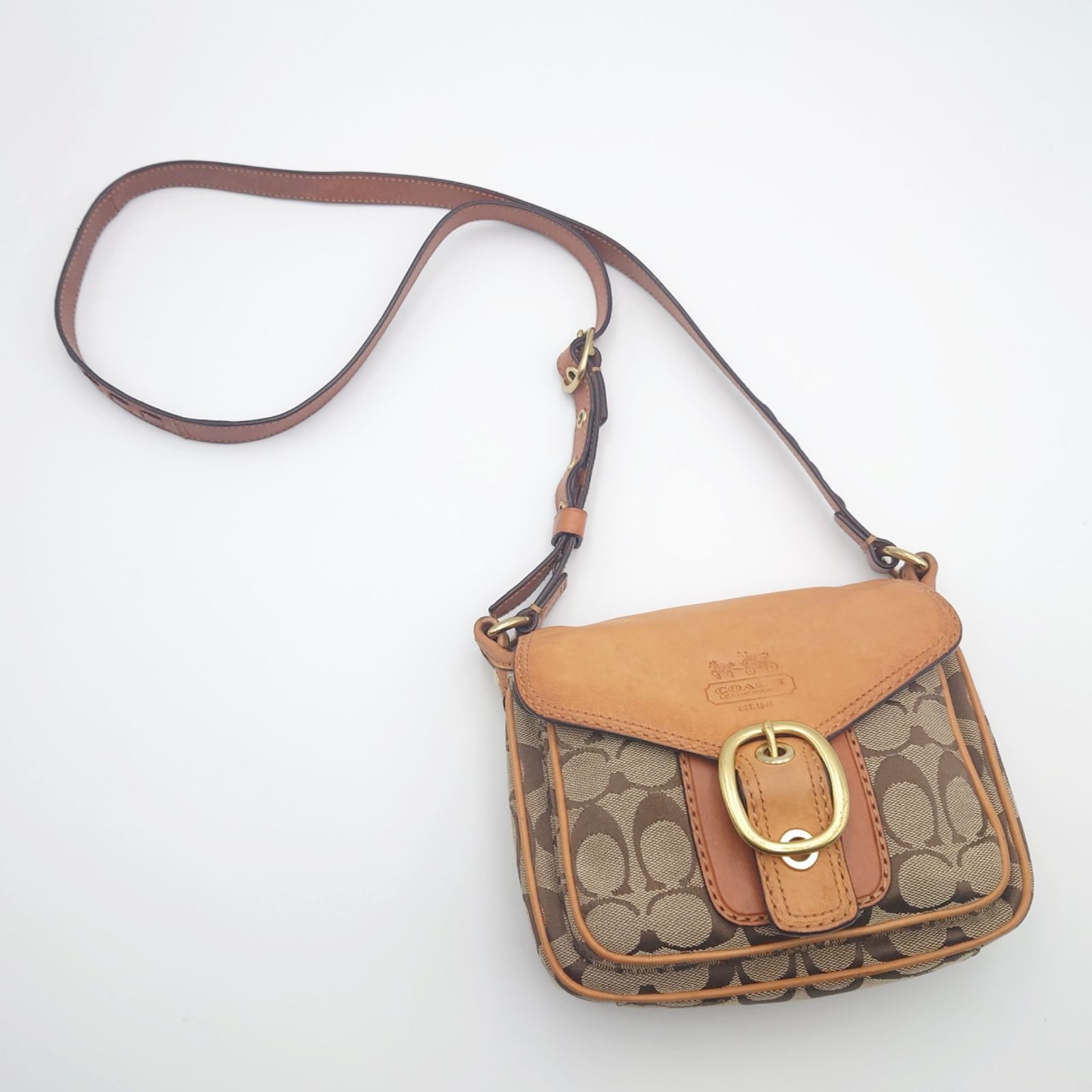 COACH コーチ ショルダーバッグ 斜め掛け シグネチャー キャンバス