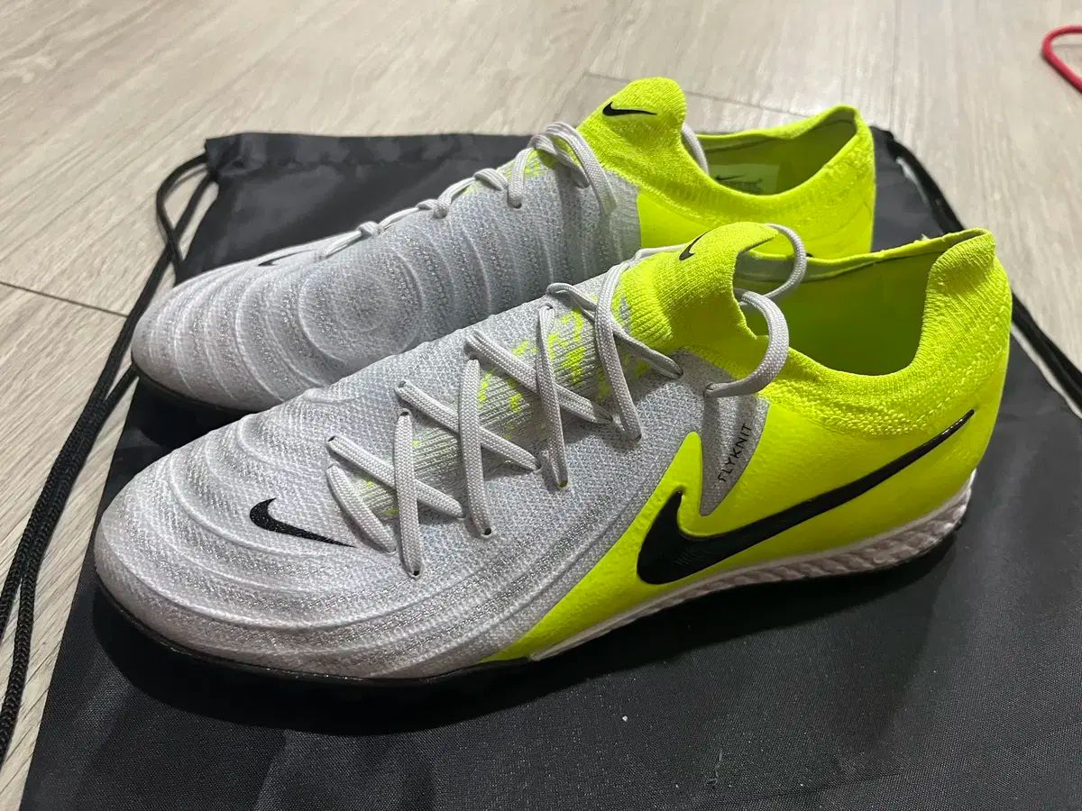 NIKE ナイキ ファントム GX2 プロ TF 250 フットサルシューズ
