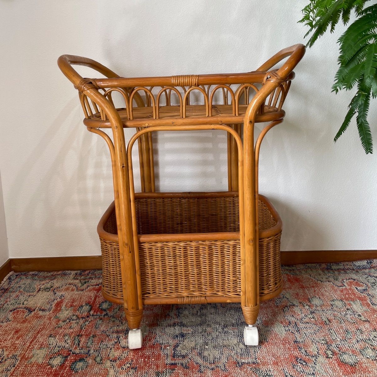 ヴンテージ家具|ラタン.ランドリーラック|軽量|キャスター付き