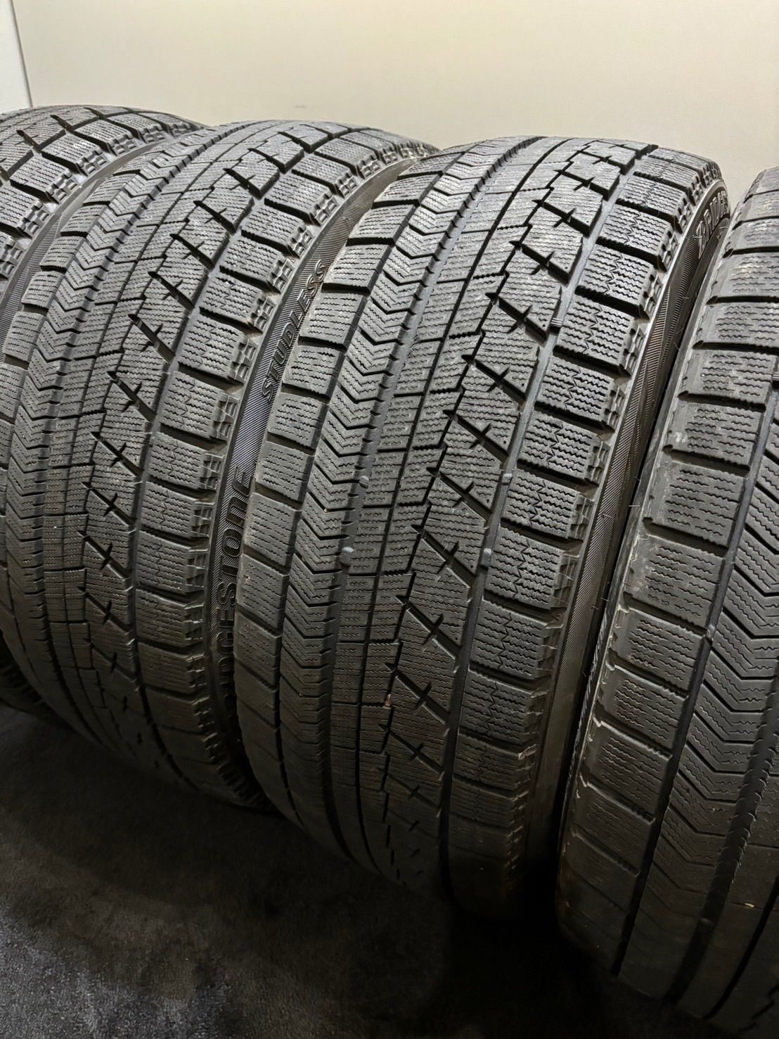 235/40/19 ブリヂストン VRX2 倉庫保管
