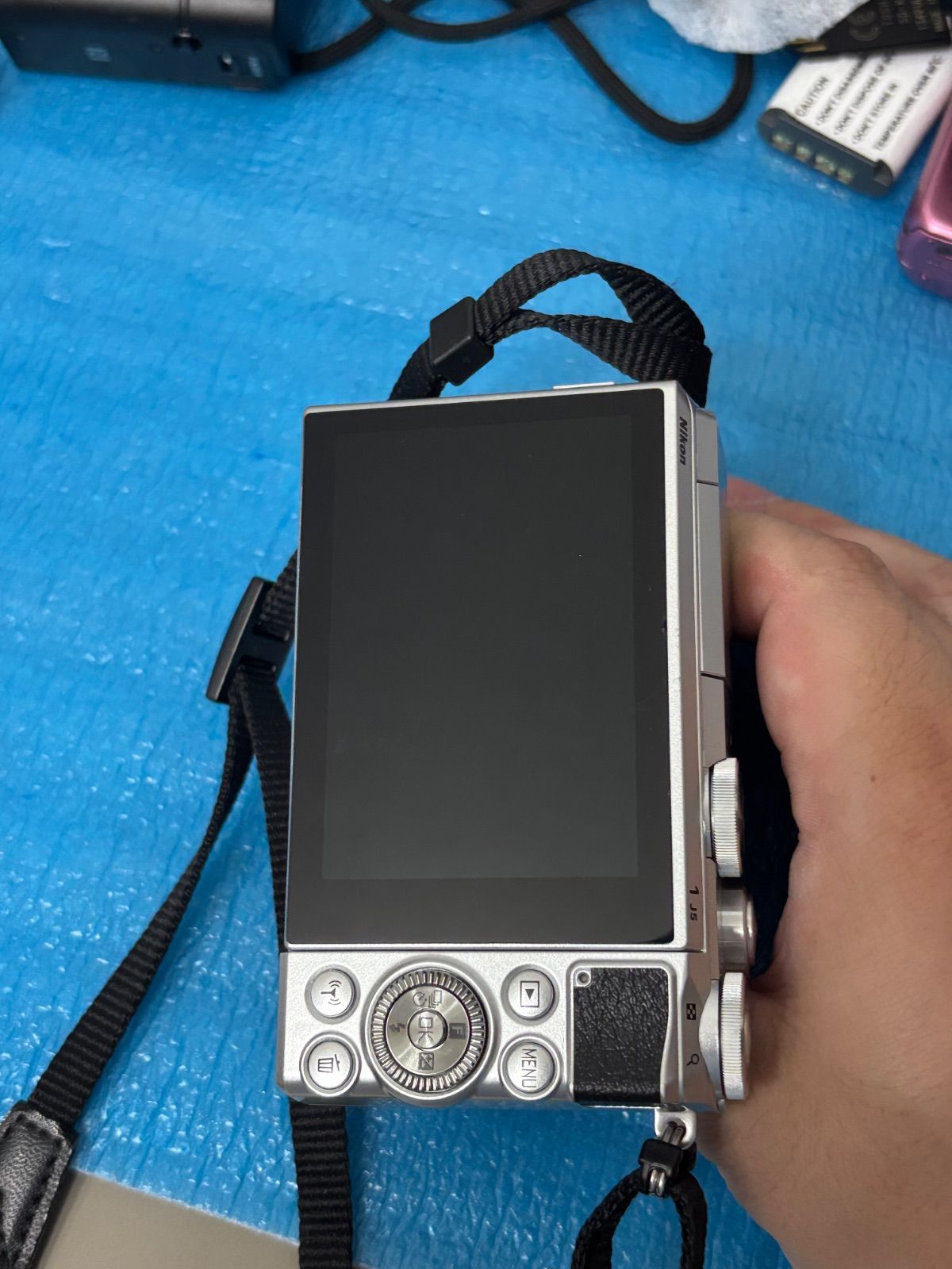 Nikon 1 J5 ミラーレスカメラ 10-30mmレンズ付き Nikon 1 J5 - 概要 | ミラーレスカメラ | ニコン