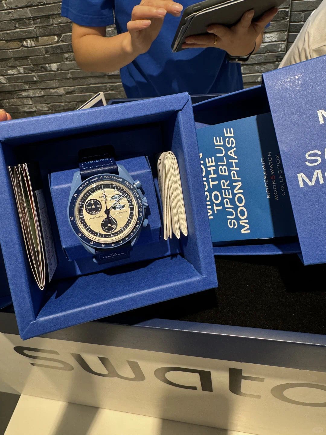 新品未使用 オメガ スウォッチ Swatch x Omega Bioceramic Moonswatch Mission to the Super Blue Moonphase SO33N700