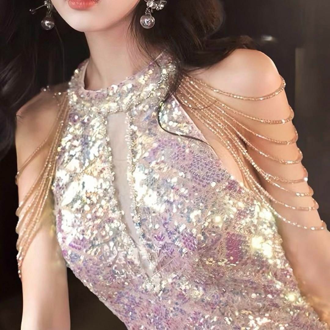 スパンコールがゴージャスなリボン付き ホルターネックドレス スパンコールがゴージャスなリボン付き ホルターネックドレス