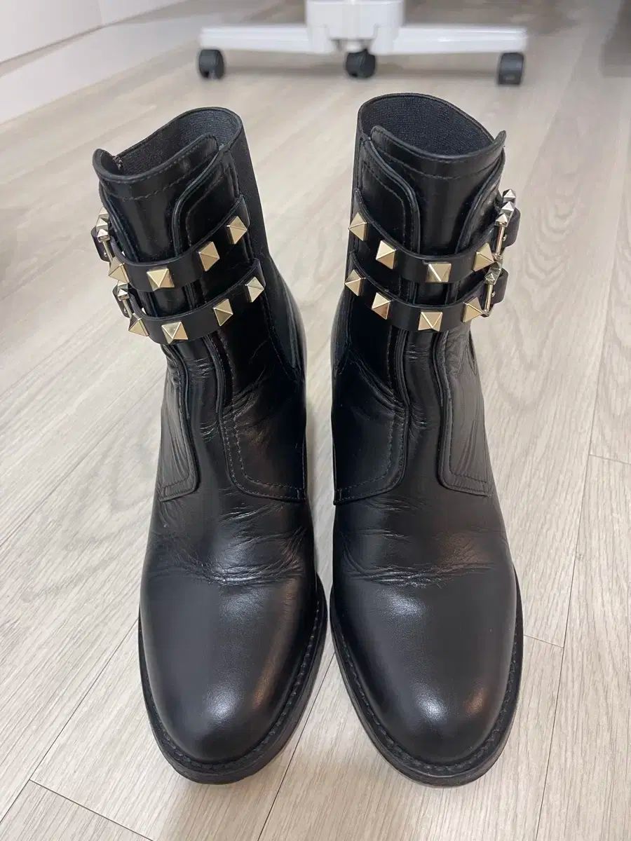 valentino ヴァレンティノ　ロックスタッズブーツ　厚底　36 VALENTINO スタッズ付き厚底ブーツ36 国内即発】VALENTINO ロック