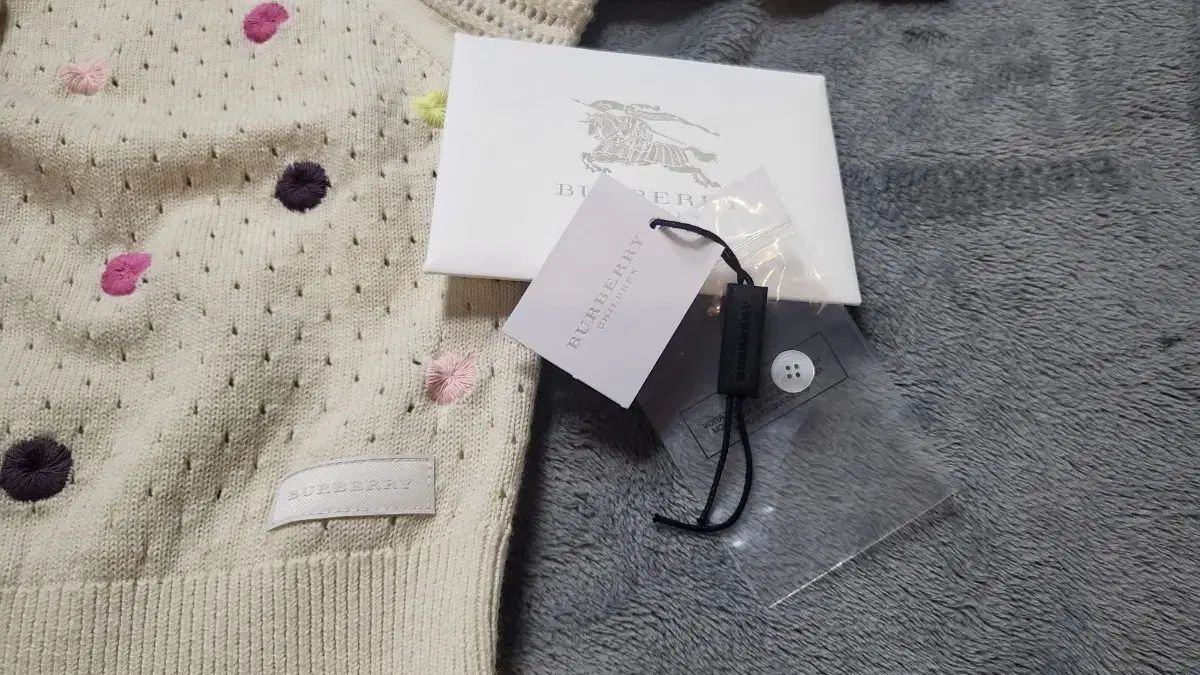 BURERRY 本物 バーバリー キッズカーディガン 8Y