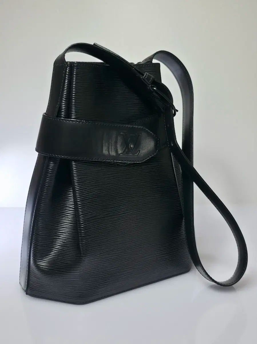 ルイヴィトンエピサンクルーショルダーバック ルイ ヴィトン エピ