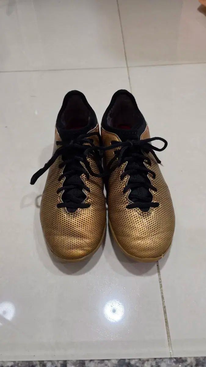 adidas FW6979サッカーシューズ 245 adidas FW6979サッカーシューズ