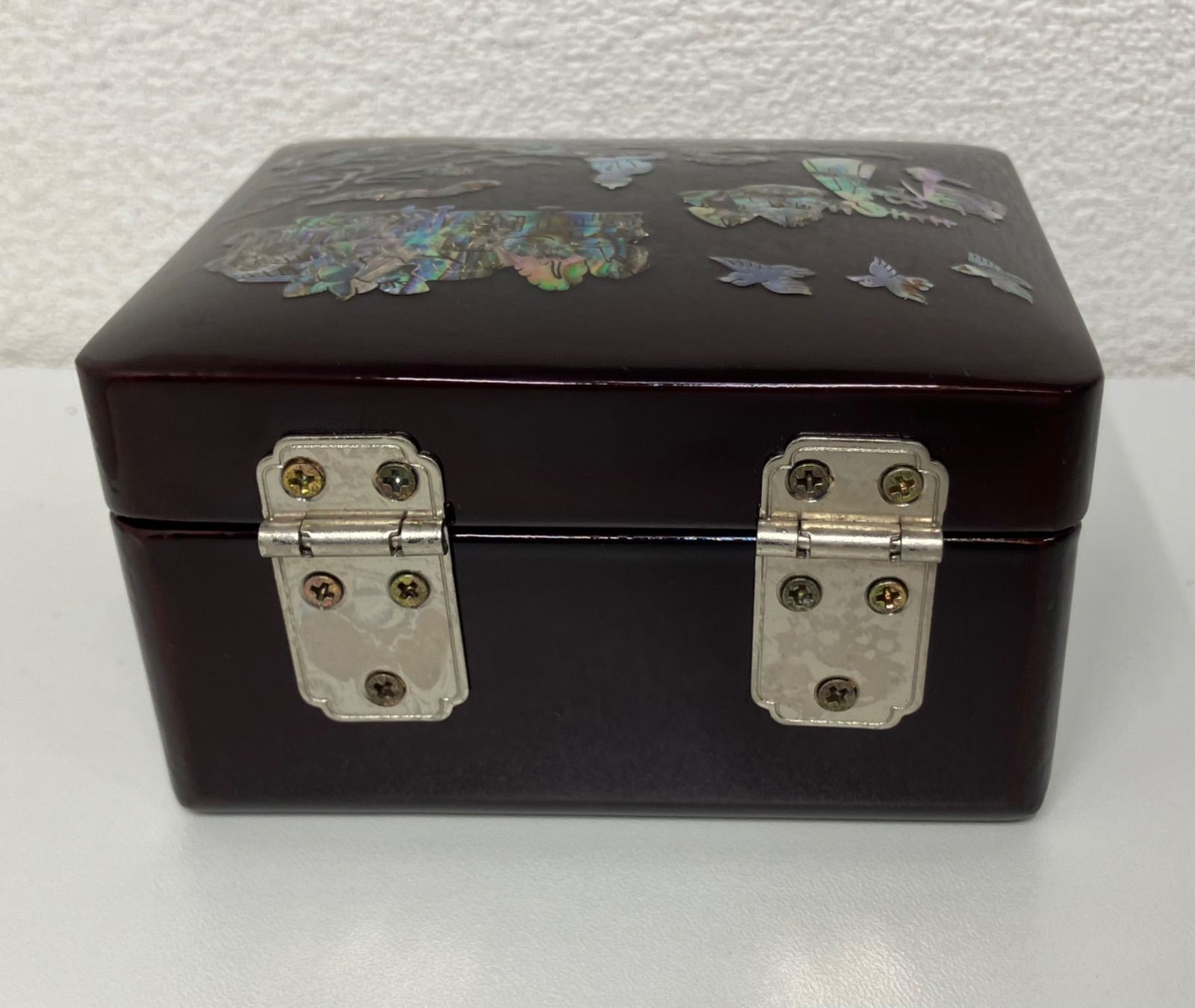 【韓国】伝統　螺鈿細工　貝殻装飾　漆器　オルゴール付き宝石箱　ジュエリーBOX 韓国】伝統 螺鈿細工 貝殻装飾 漆器 オルゴール付き宝石箱