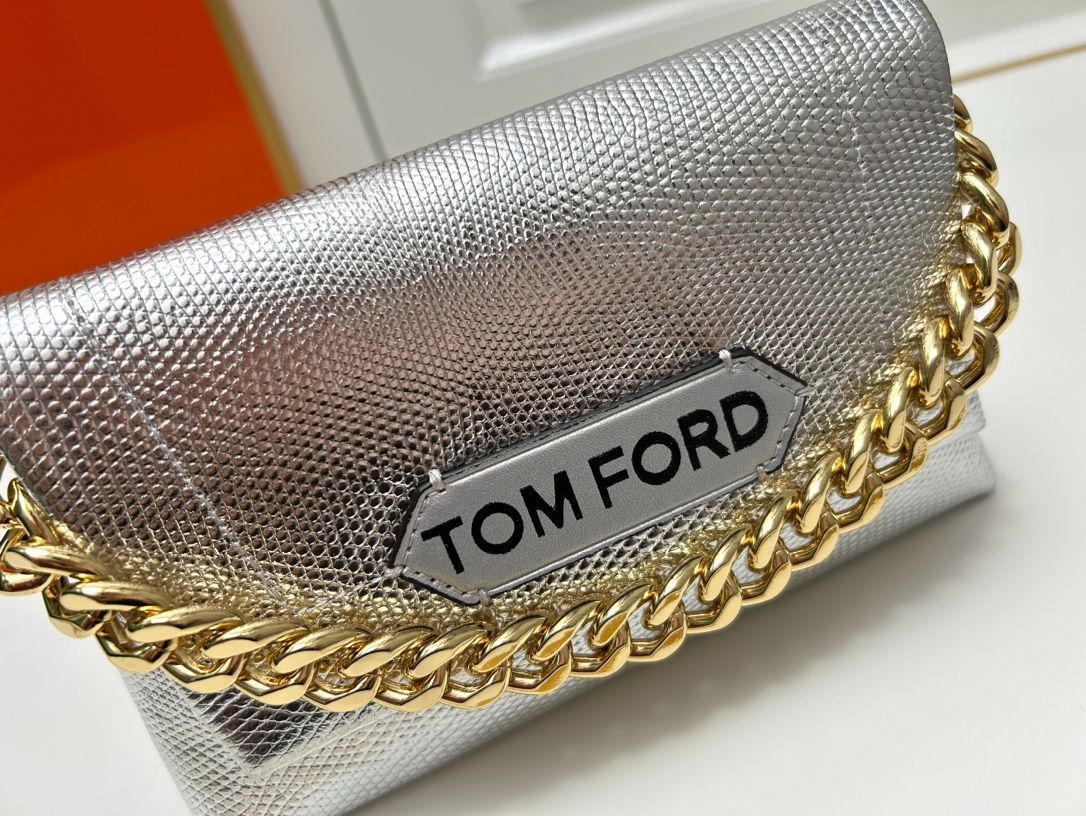 【TOM FORD】 メタリック加工 ハンドバッグ♪ TOM FORD トムフォード クラッチバッグ Y0301 LCL403G メンズ