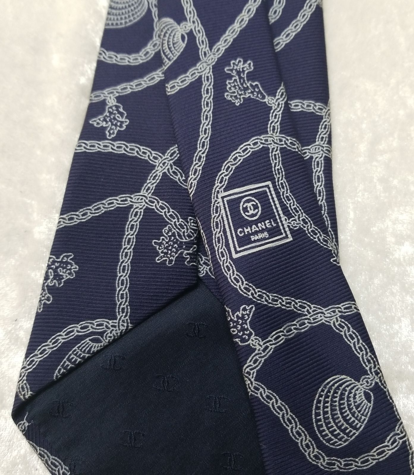 CHANEL（シャネル）ネクタイ チェーン＆シェルモチーフ ネイビー