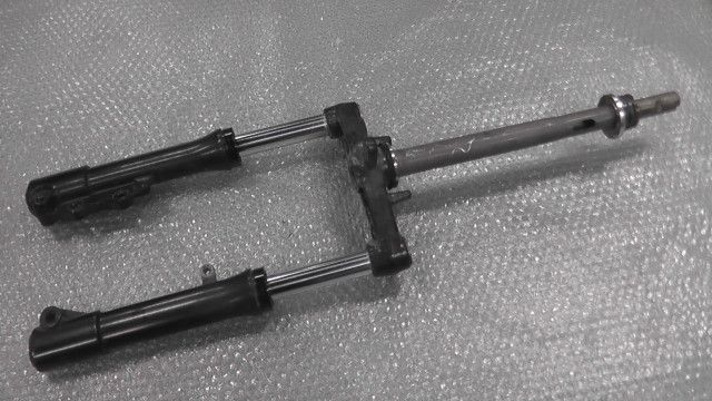 グランドアクシス100 SB06J の フロントフォークセット 1757468509