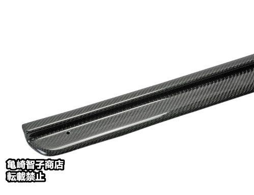 GTSブラックカーボンカーボンファイバー製スカッフプレート キックガード付きWP