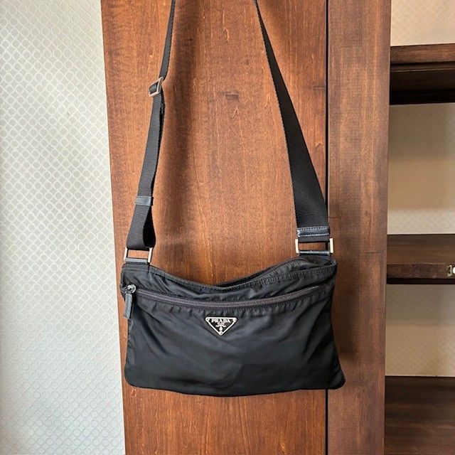 PRADA 三角プレートメッセンジャーバック キャンバス レザー 楽天市場】PRADA プラダ サフィアーノ 三角ロゴプレート