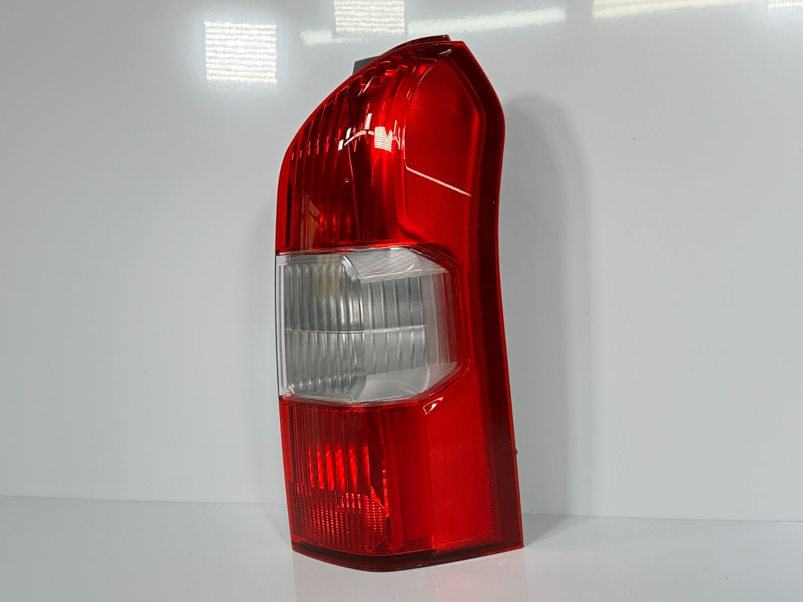 テールライトアセンブリ 1個 リア左/右車用フォグライト 用のベース