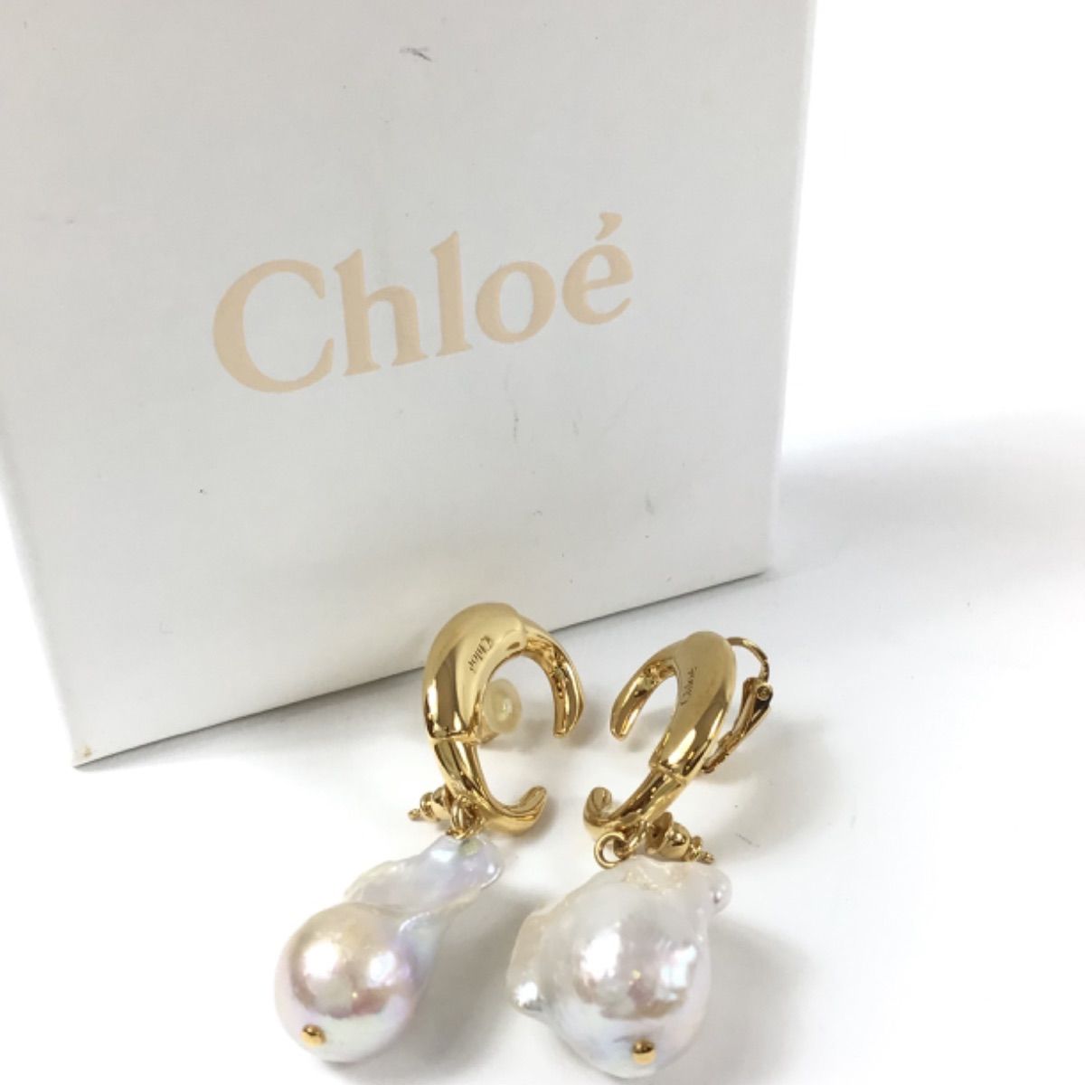 Chloe バロックイヤリング Chloé】DARCEYバロックイヤリング - メルカリ
