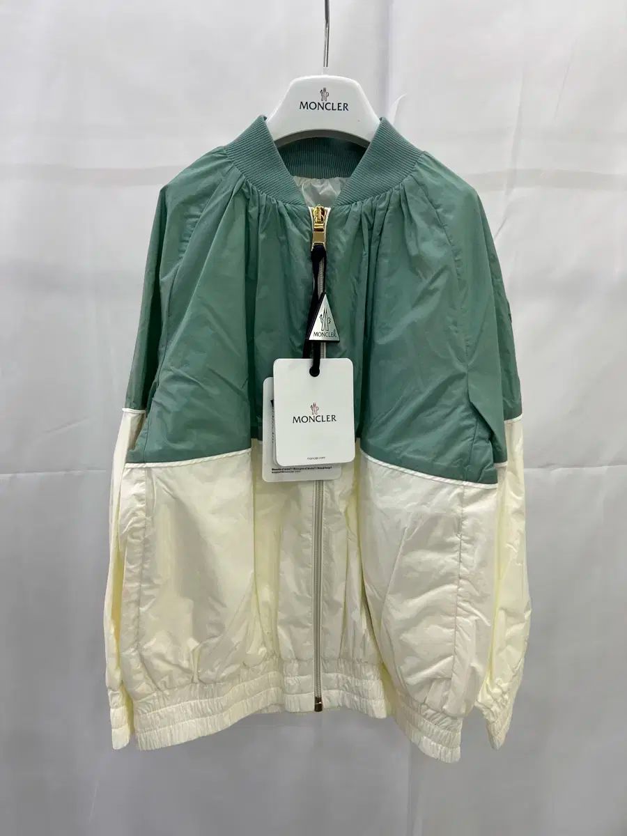 23SS MONCLER(モンクレール) キッズ ウィンドブレーカー ロゴワッペン 