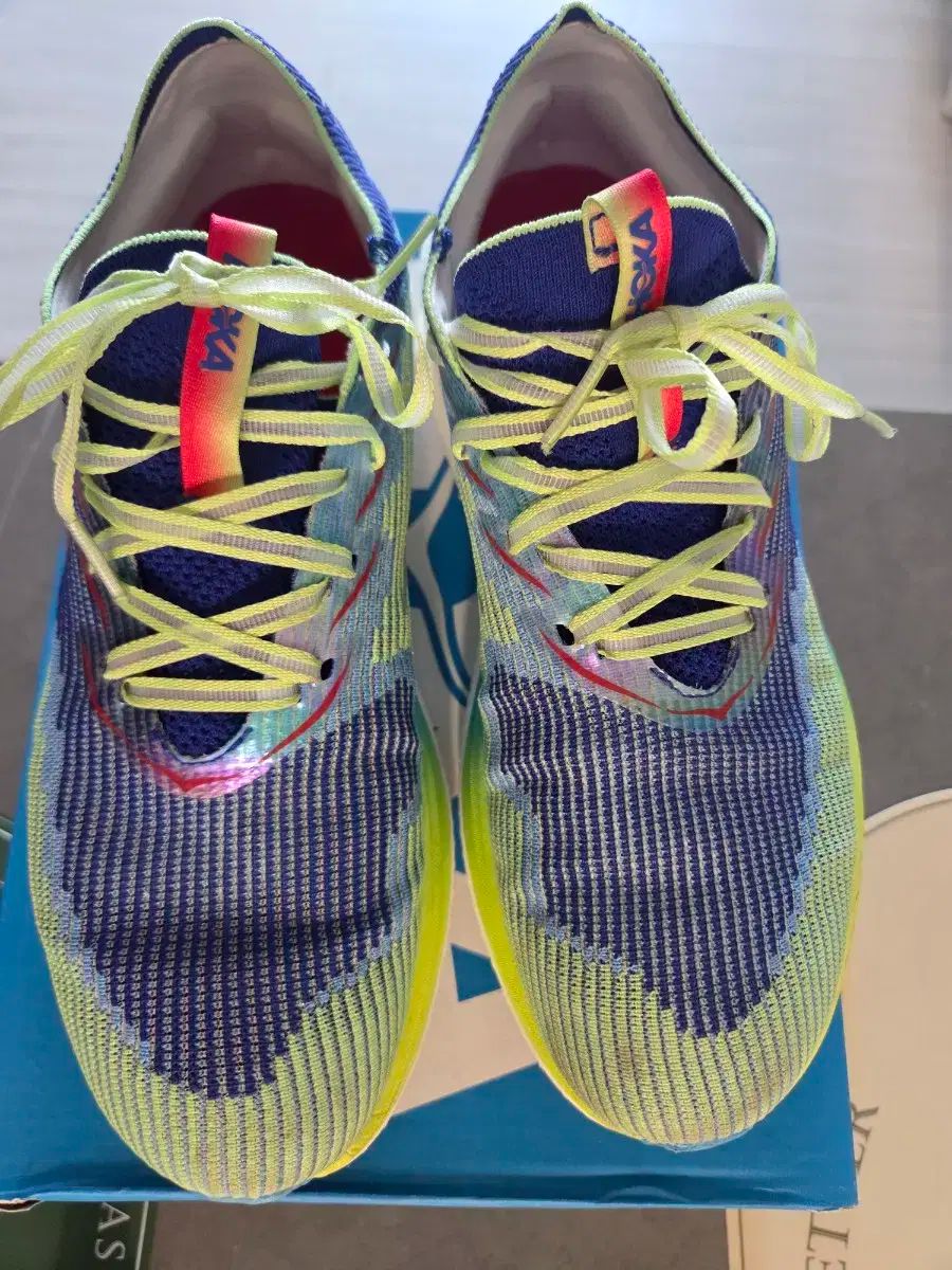 HOKA ONE
