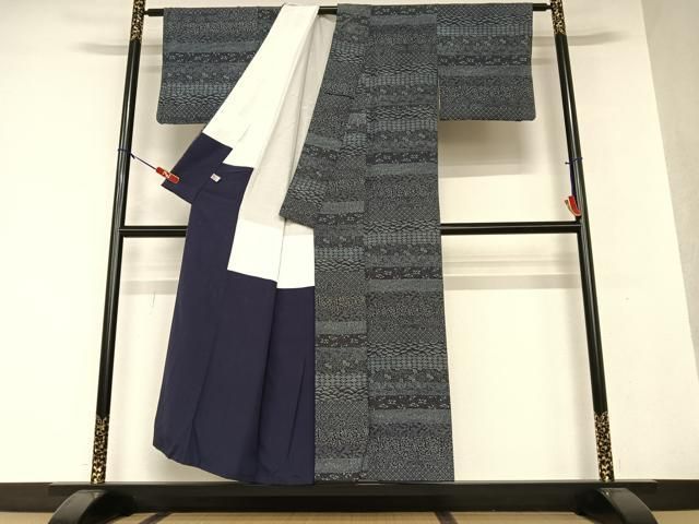 平和屋着物○藍造り国選定無形文化財 藍師・佐藤昭人 小紋 横段吉祥花