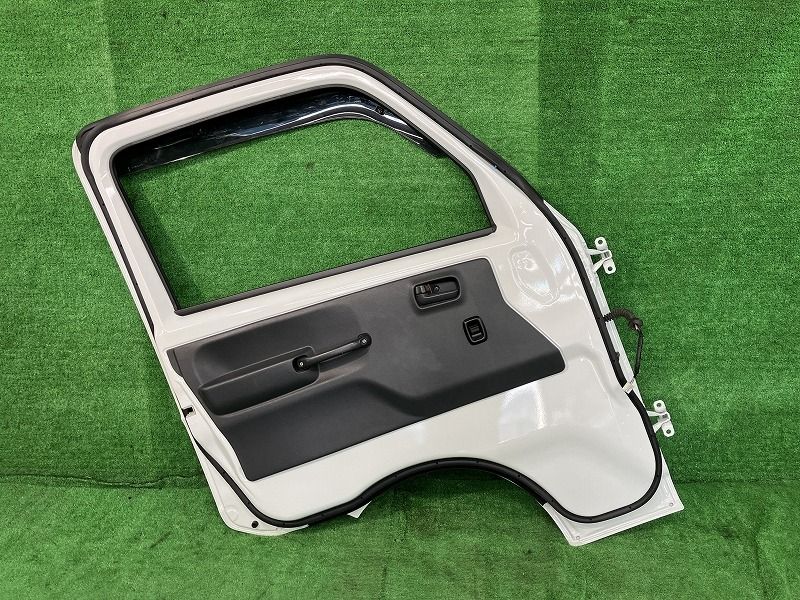 キャリィ DA16T 左フロントドア 特装ベース車キャブシャシーアオリなしエアコン付 セントラル M2A1 68002-82M10 26U