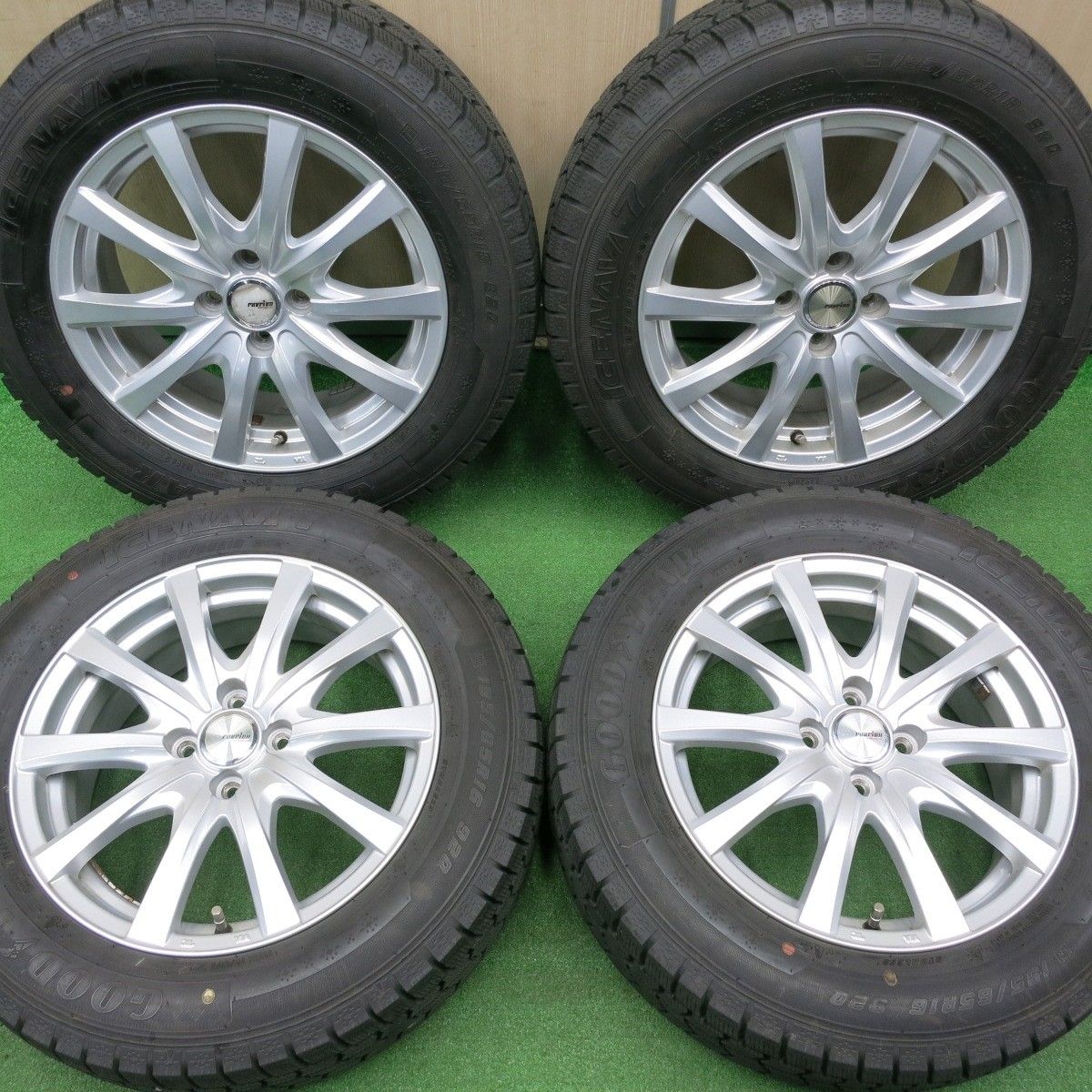 [送料無料] バリ溝！20年！キレイ！9.5分スタッドレス 195/65R16 グッドイヤー アイスナビ7 ravrion RS01 ラブリオン 16インチ PCD100/4H4113005NJス