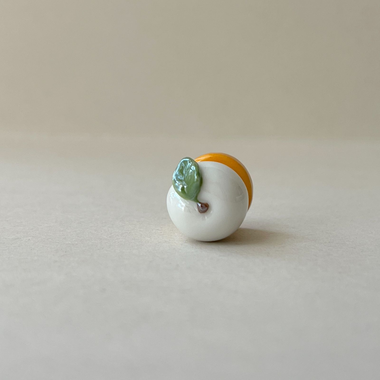 キャラメル味の美味しい物　10個　フェーブ　フェーヴ　フランス　陶器　ミニチュア キャラメル味の美味しい物 10個 フェーブ フェーヴ フランス 陶器