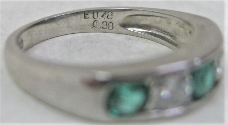 Pt900プラチナ リング 指輪 エメラルド 0.48ct ダイヤ 0.38ct - メルカリ
