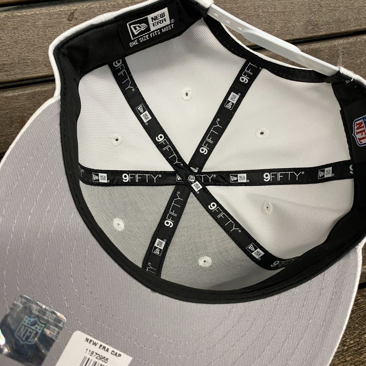 【海外限定】ニューエラ NFLラスベガスレイダース 9FIFTY レトロクラウン 海外限定】ニューエラ NFL ラスベガスレイダース 9FIFTY レトロ