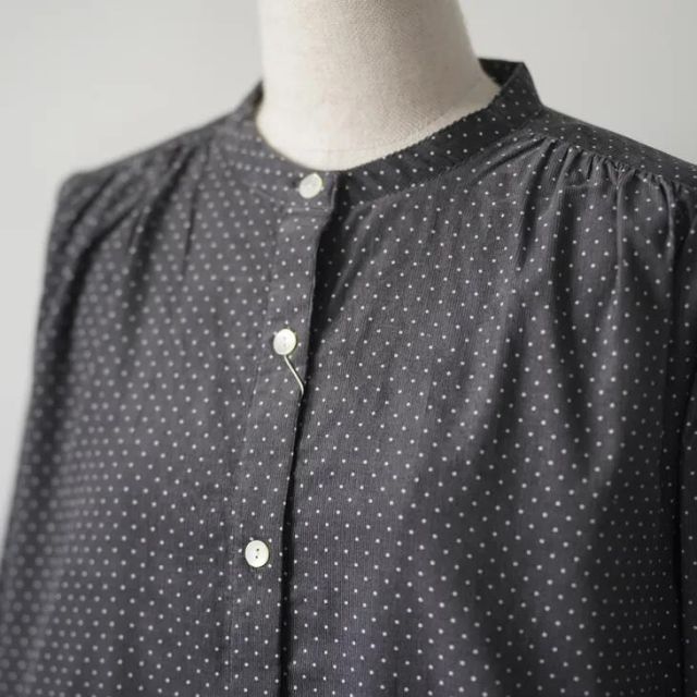 sosotto ソソット | コーデュロイプリントバンドカラーウエストドロストOP charcoal | ワンピース ドレス ドット柄