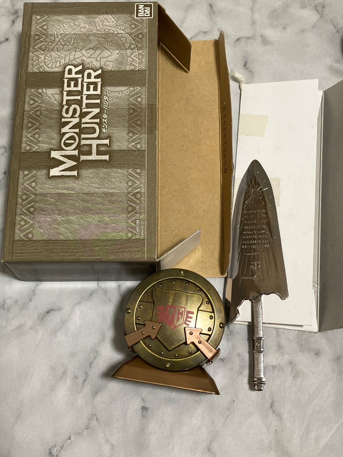 【希少品】モンスターハンター エピタフプレート型ケーキナイフ＆支給品BOX モンスターハンター エピタフプレート ケーキナイフ リオレウスケーキ