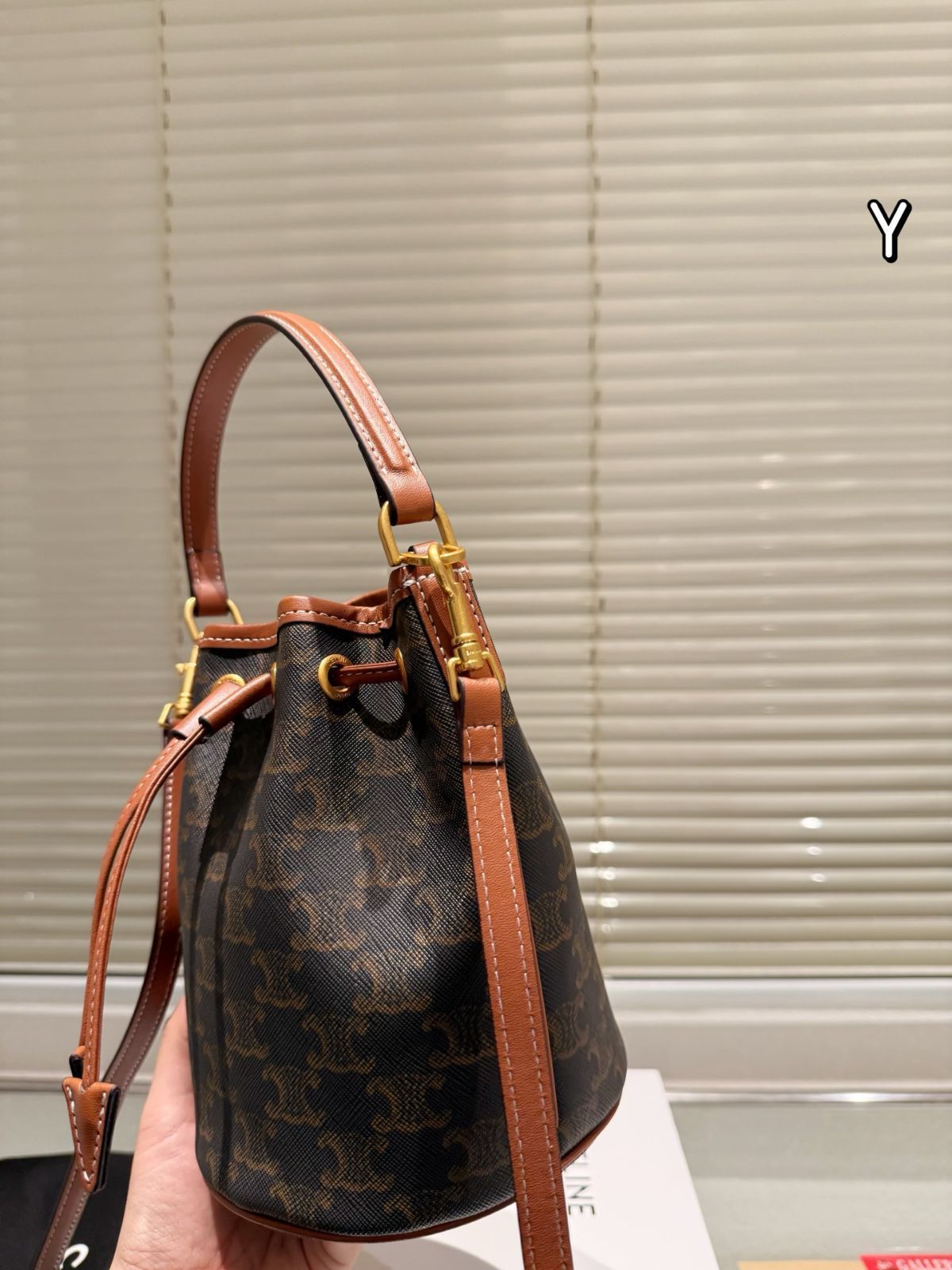 希少【CELINE】タン スモール ドローストリング バケットバック セリーヌ□スモール カバ ドローストリング バッグ すぐ届く