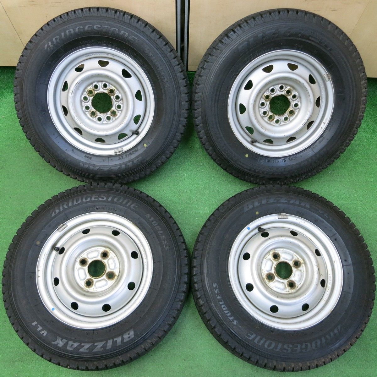 送料無料* バリ溝！20年！9.5分☆スタッドレス 165R13 6PR