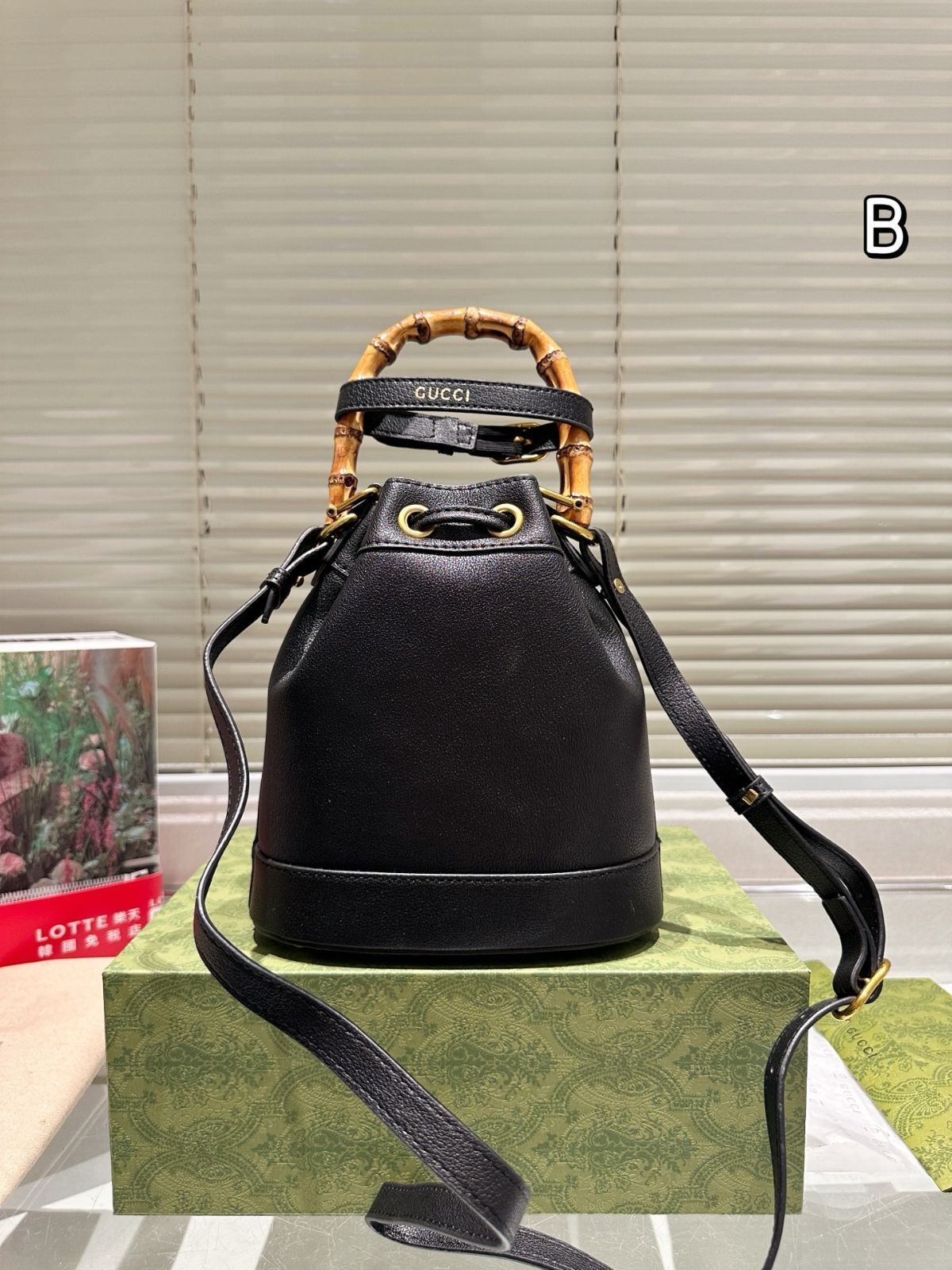 年末SALEナンタケットバスケット　GUCCIバンブー取手　内袋２枚おまけ付き！ 今日特価】Gucci Bamboo Bucket Bag グッチ バンブー バケット