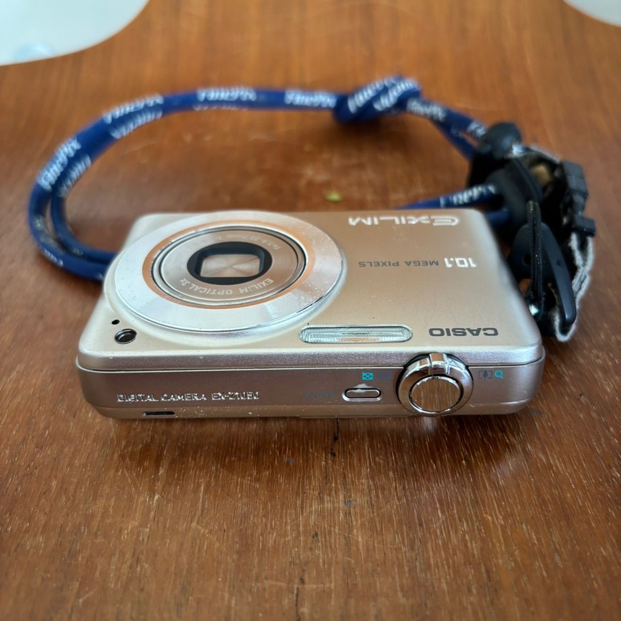 CASIO 10.1 MEGA PIXELSデジタルカメラ CASIO EXILIM 10.1 MEGA PIXELS - メルカリ