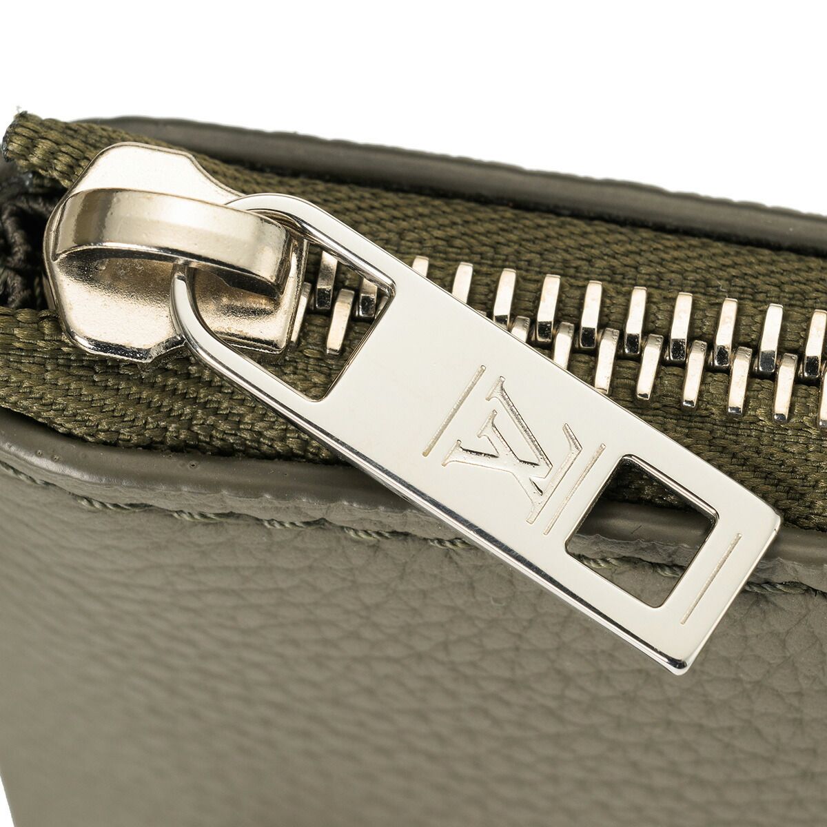 ルイヴィトン Louis Vuitton ポーチ テイクオフ ポーチ カーキ