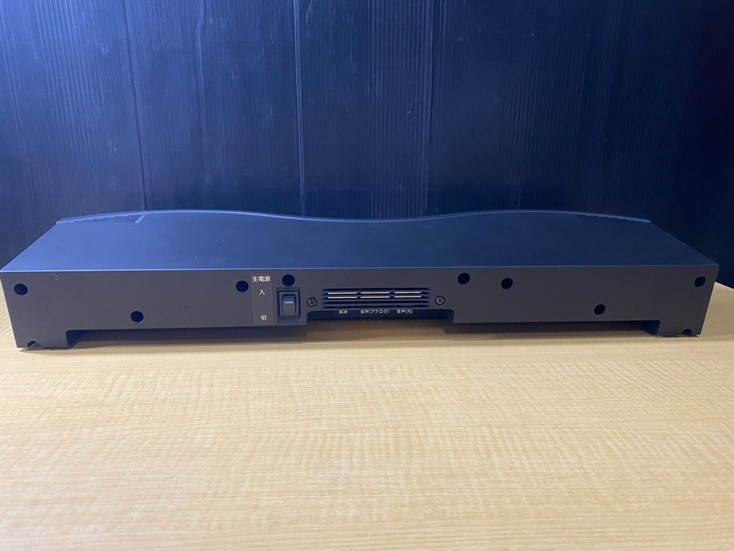 ステレオで楽しめる音量を上げずに言葉くっきりのテレビ用スピーカー