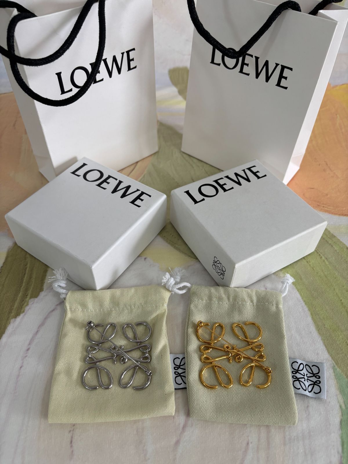 LOEWE ロエベ　ブローチ　パラジウム LOEWE ロエベ ブローチ アナグラムブローチ マルチカラー