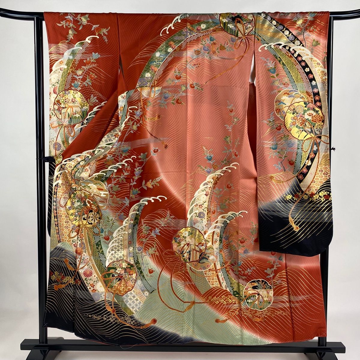 バイセル 着物 名品 振袖 緑 草花 鏡裏文 金糸 金彩 正絹 袷（10月～5月） 171cm Lサイズ ☆☆☆☆