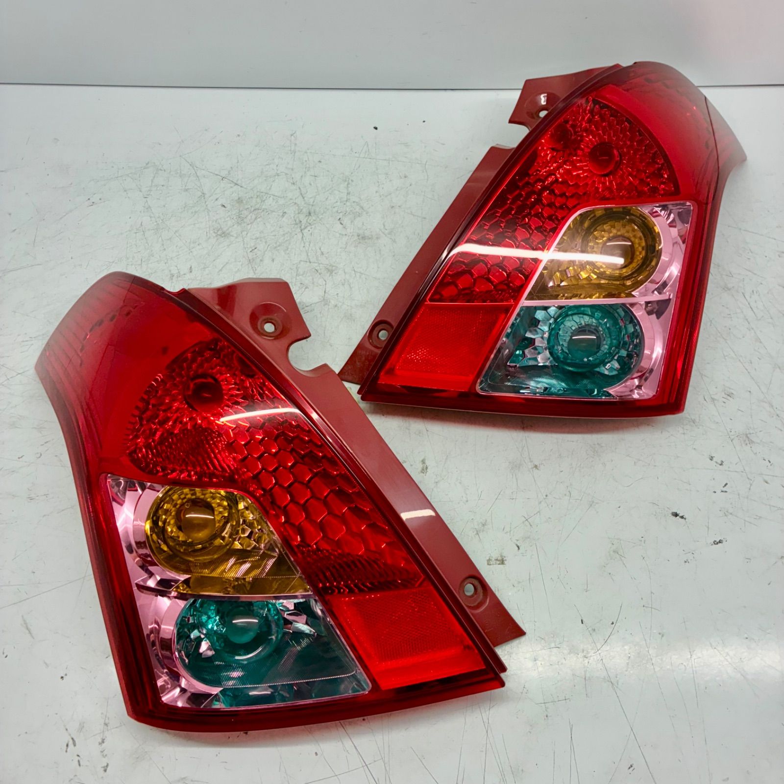 コーティング済 スズキ ZC71S ZD11S スイフト 後期 テールライト ランプ レンズ 左右セット LR AL 5696 S1-R 28.37 P70681
