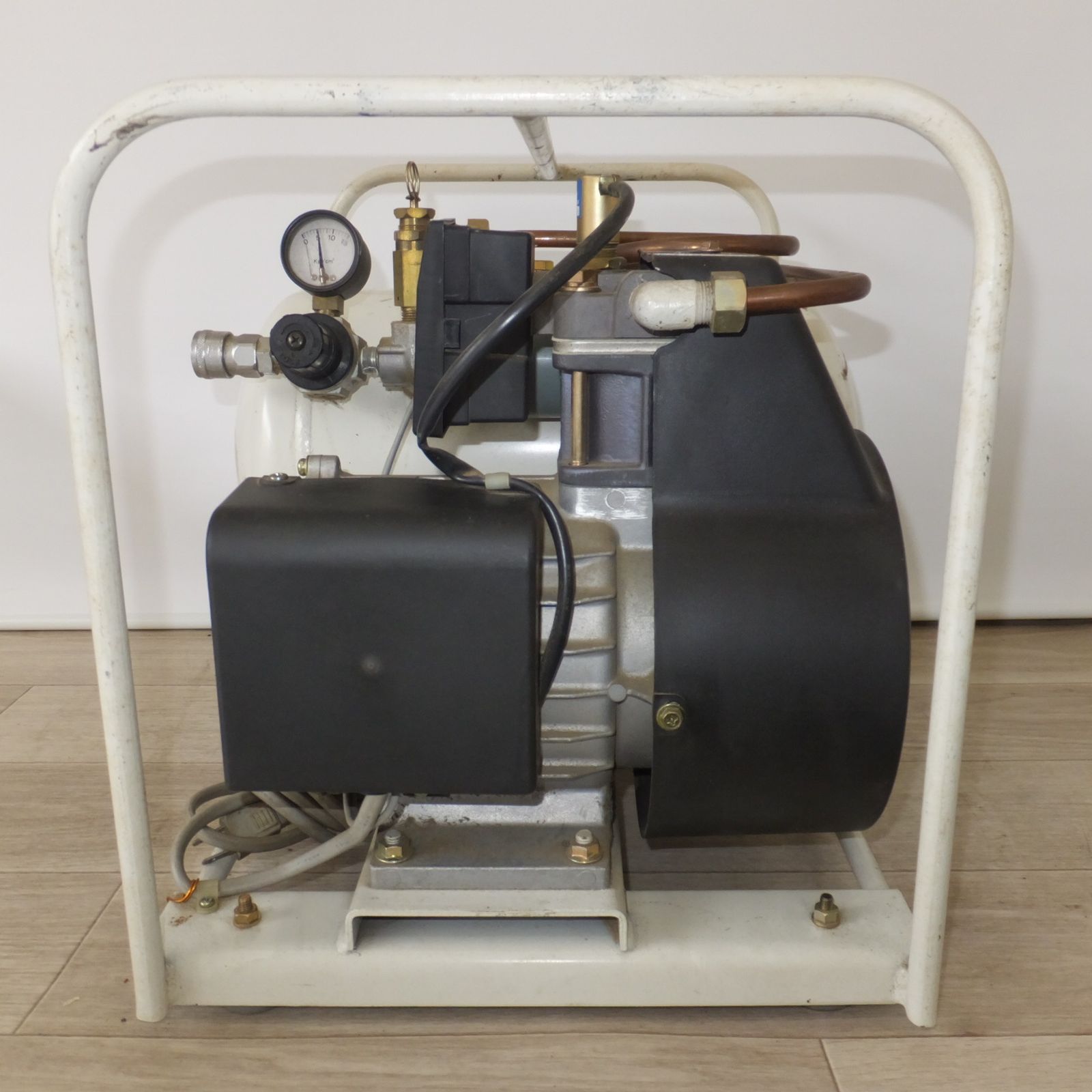 送料無料 現状品