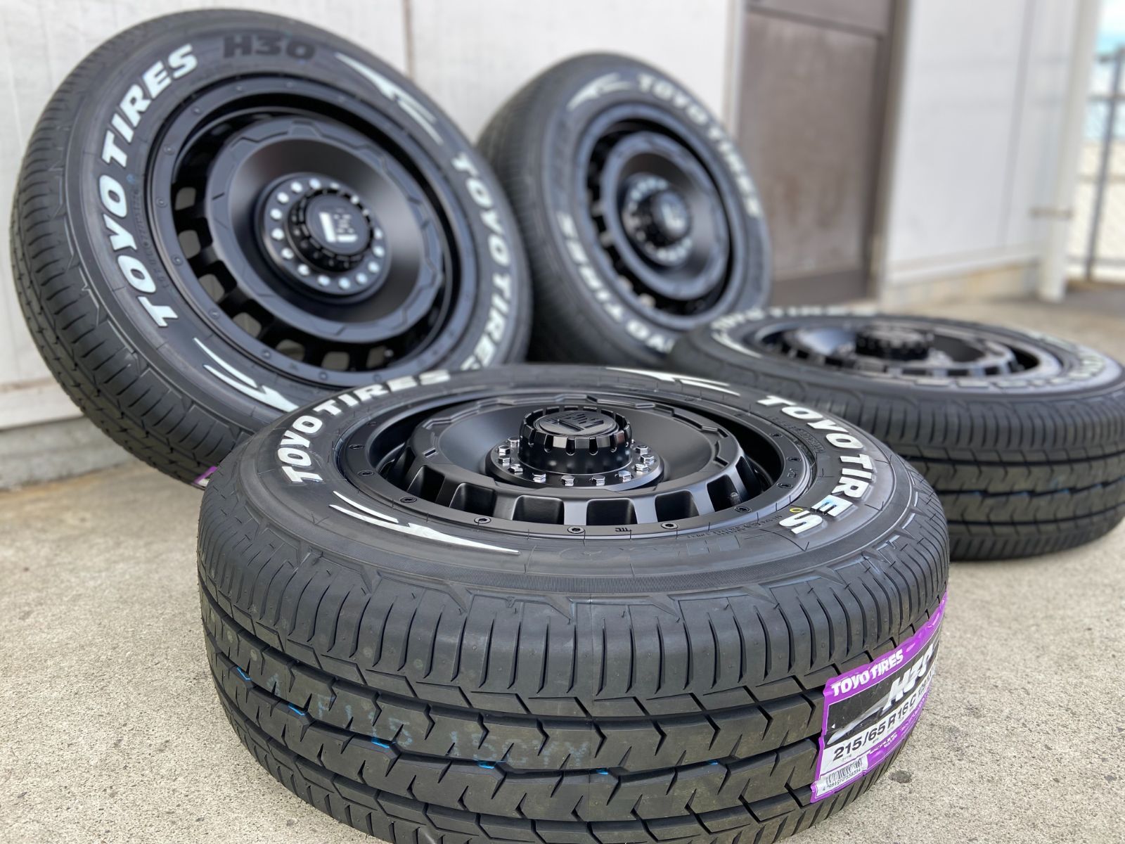 送料込☆新品215/65R16セット☆TOYOゴツゴツタイヤ☆キャラバン等 Amazon | トーヨー オープンカントリー R/T ホワイトレター OPEN