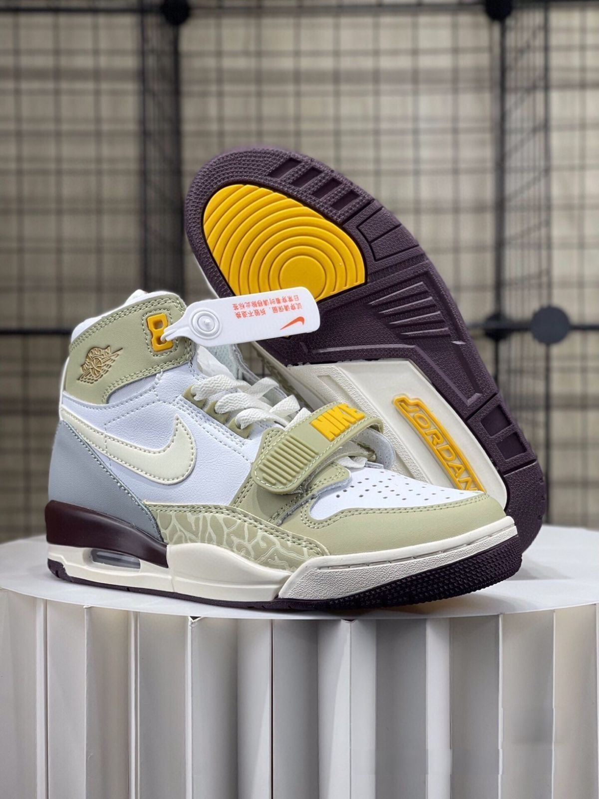 【新品未使用】★NIKE AIR JORDAN LEGACY 312 ★ゴールド Jordan Legacy 312 Black Gold Patent (GS) - AT4040-007 - US
