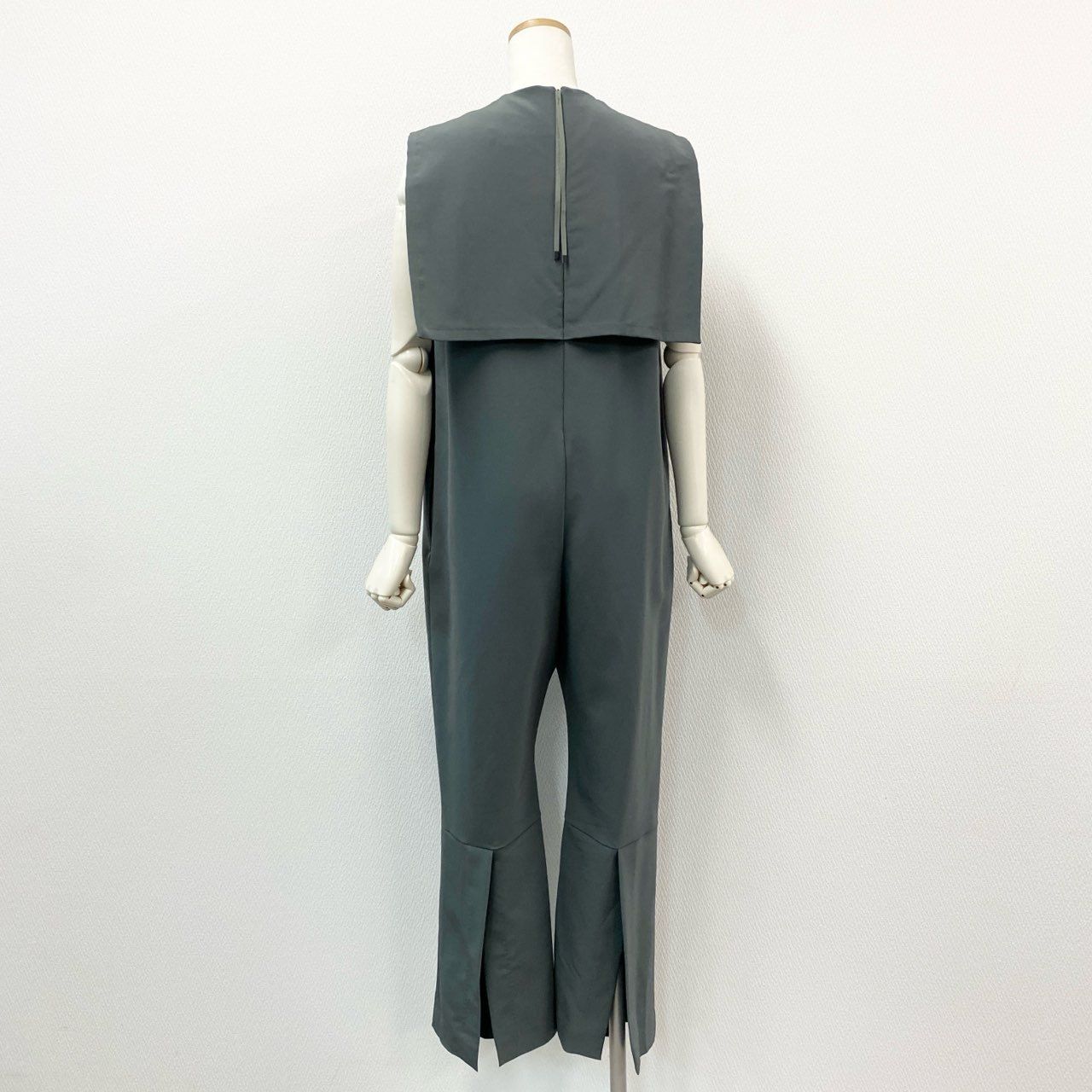 87c26 【美品】 HYKE ハイク SALON SLEEVELESS JUMPSUIT ジャンプ 