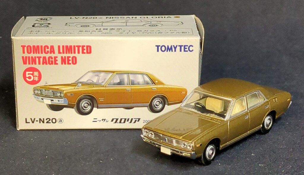 【新品】TOMICA LIMITED VINTAGE ニッサン グロリア 2台。 トミーテック TOMICA LIMITED VINTAGE NEO 日産 グロリア 2000