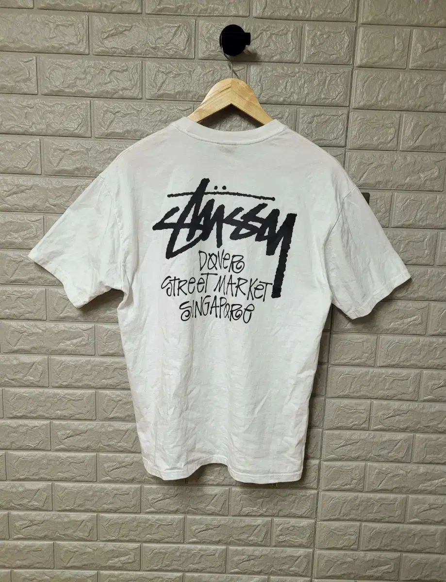 STUSSY(ステューシー) Stock DSM Singapore T ー Shirt L