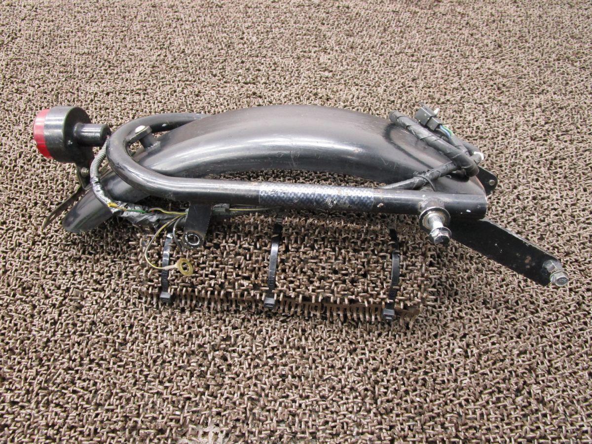 エストレヤ 社外